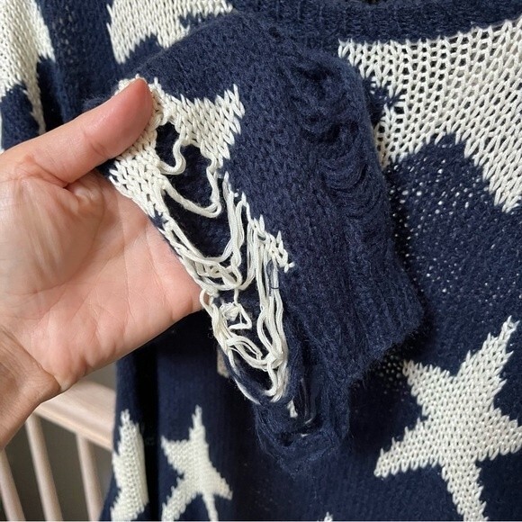 Wildfox White Label Seeing Star Distressed Lennon Sweater in Dark Navy S NWOT - Picture 8 of 10